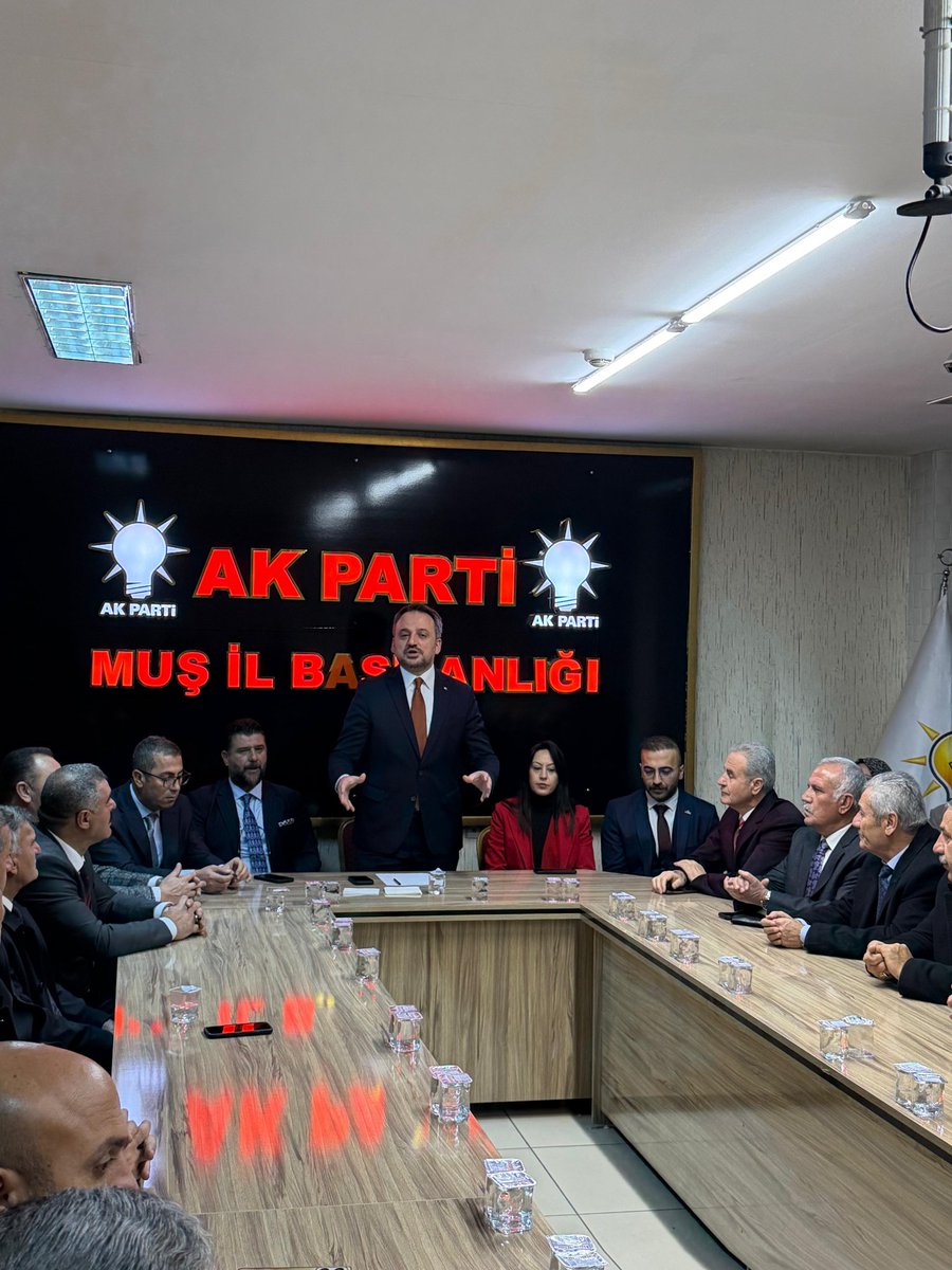 Sn. Bakan Yardımcımız <a href="/eminogluenes/">Dr. Enes Eminoğlu</a> İl Başkanımız Sn. <a href="/MelikEmre1/">Melik Emre</a> Merkez İlçe Başkanımız Sn. <a href="/AvErdalSenturk/">Erdal Şentürk</a> Gençlik Kolları Başkanımız Sn.<a href="/seyitmsen/">Seyit Muhammed Şen</a> Ve Yönetim Kurulu Üyelerimizle İl Danışma Meclisi Toplantımızı Gerçekleştirdik.