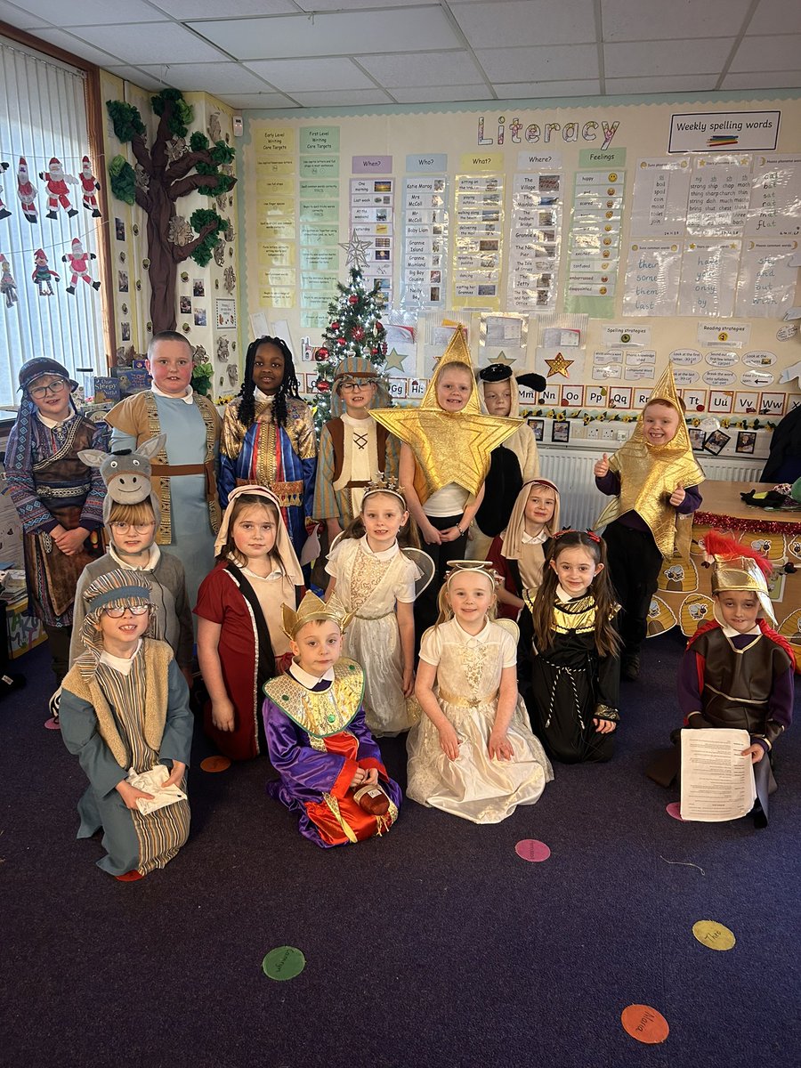 APPSMissYoung's tweet photo. Some different December fun in Primary 3 🎄🎅🏼 https://t.co/AivZsWbgUk