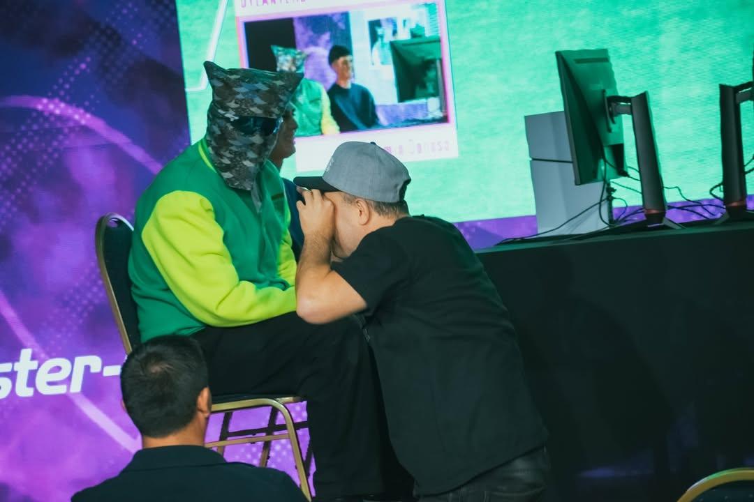 cuarzogq's tweet photo. El #Amigo del #Influencer #Chileno #Conocido como #Xoda, #Desvelado  #Haciendo un  #DonaldTrump al #Streamer #Dylantero para ver si lo #Invitan a la #Siguiente #NocheDeCombos
#DesveladoTV
#DesvePanorama  🤔 https://t.co/XMgbEjZZ1A
