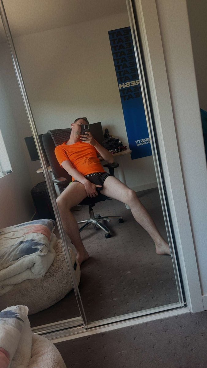 h_michaelz's tweet photo. Fuck it’s getting hot out there 😏
#melbgay #gaymelb #gay #bulge https://t.co/zZOZ61RDog