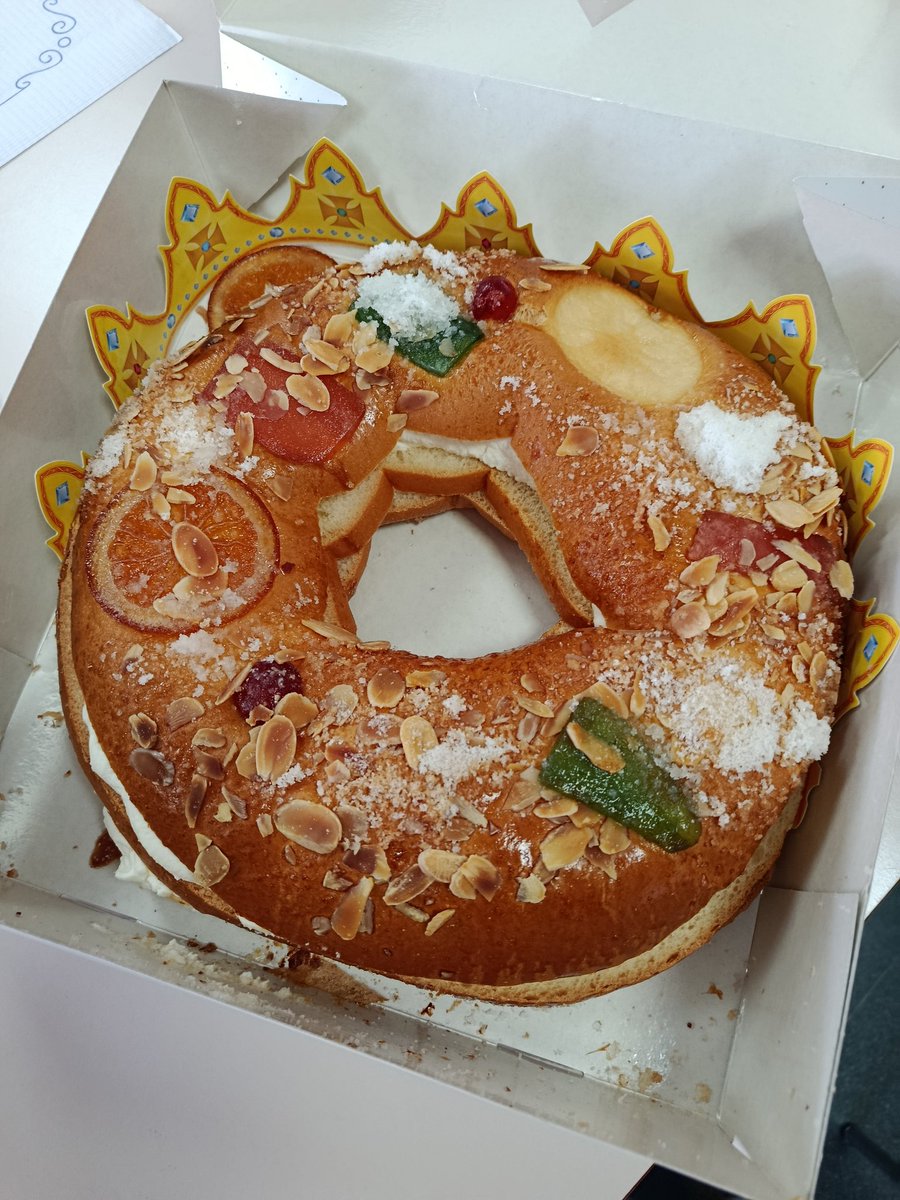 SEMOC_IIBM's tweet photo. ๐๐งYa se acercan las Navidades y menudo desayuno nos ha regalado @Eliezer92Nr Lo hemos compartido con las chicas de #histologia y la #ComisiondeEventos ๐ del #IIBMjunior
Muy rico! ๐คค https://t.co/E8rgD87gkA