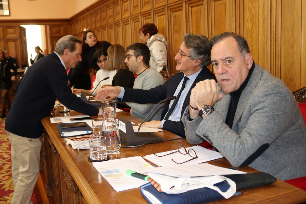 El #Pleno ordinario del Ayuntamiento aprueba por unanimidad solicitar al Consejo de Ministros la #paralización inmediata de las #obrasferroviarias que esta ejecutando <a href="/Adif_es/">Adif</a> en #Palencia, en concreto las #pantallasacústicas y el #saltodelcarnero. 👇
aytopalencia.es/noticia/el-ple…
