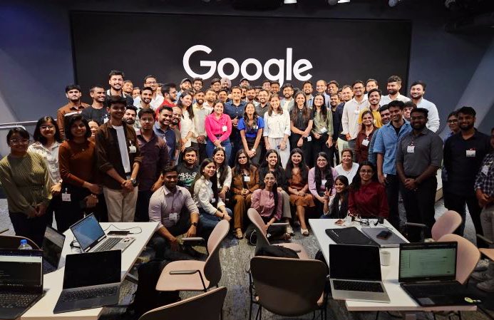 💻 𝗗𝗘𝗦 𝗜𝗡𝗚𝗘́𝗡𝗜𝗘𝗨𝗥𝗦 𝗜𝗔 𝗣𝗔𝗬𝗘́𝗦 𝗣𝗢𝗨𝗥 𝗡𝗘 𝗣𝗔𝗦 𝗧𝗥𝗔𝗩𝗔𝗜𝗟𝗟𝗘𝗥 !!

Google place certains talents en « congé de jardinage » : 12 mois payés à 100 %, sans travailler, pour éviter qu’ils rejoignent la concurrence.

Une stratégie radicale.