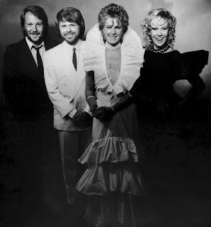Alan_Hogg's tweet image. Picture from the photo shoot for the @ABBA compilation “Abba The Singles - The First Ten Years”
#Abba #AbbaTheSingles 

abbafansblog.blogspot.com/2021/07/abba.h…