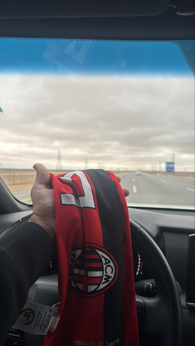 ALRKNII's tweet image. الى الرييييو لعيون البيق ميلان ♥️♥️
Forza Milan @acmilanar ♥️