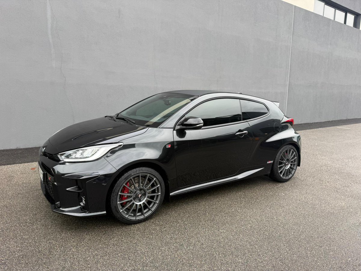 Ringraziamo il nostro cliente Matteo dalla #Corsica per averci inviato la foto della sua #TOYOTA YARIS GR equipaggiata con ruote OZ Racing #Superturismo TGR 8x18 ET38 5x114,3 finitura Antracite con tappi in #CARBONIO .
Per informazioni o prenotazioni 📨evospeedamg@gmail.com