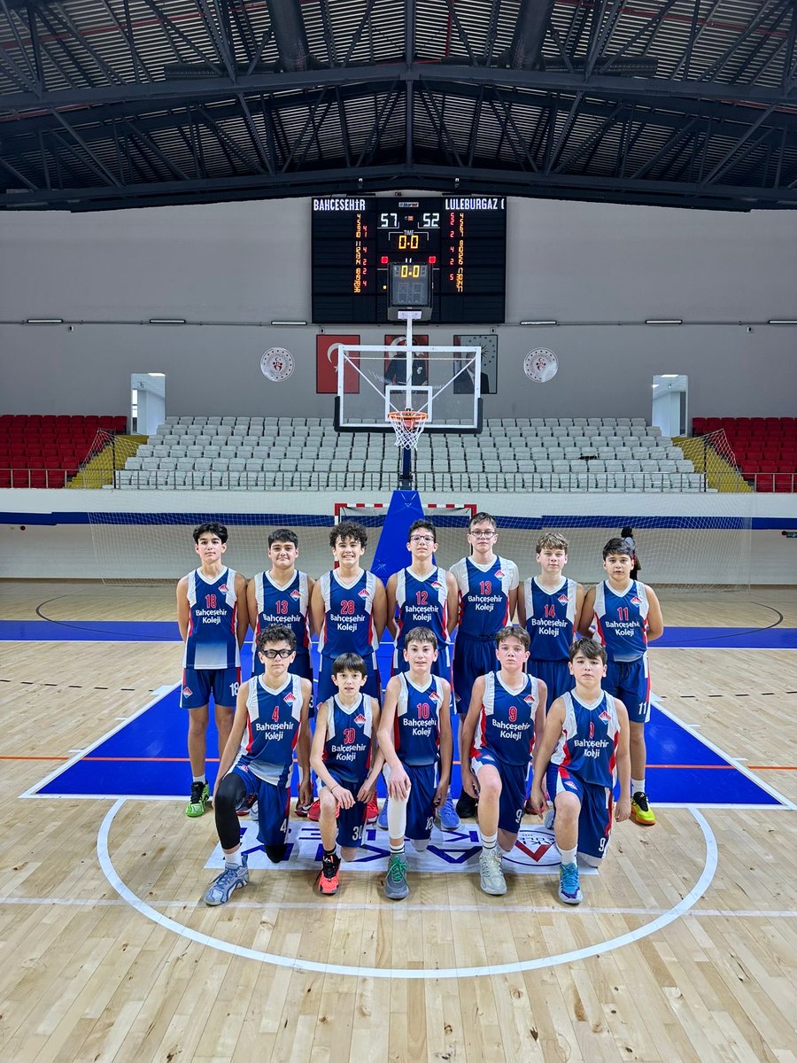 BK_Luleburgaz's tweet photo. Bahçeşehir Koleji Yıldız Erkek Basketbol Takımımız, Merkez Ortaokulu ile oynadığı karşılaşmadan galibiyetle ayrılmıştır.
Sahada gösterilen mücadele, takım ruhu ve azimle gurur duyuyoruz. 👏🔥
Başarılarınızın devamını diliyoruz! #bahçeşehirkoleji #lüleburgaz https://t.co/8u4DYMEDY6