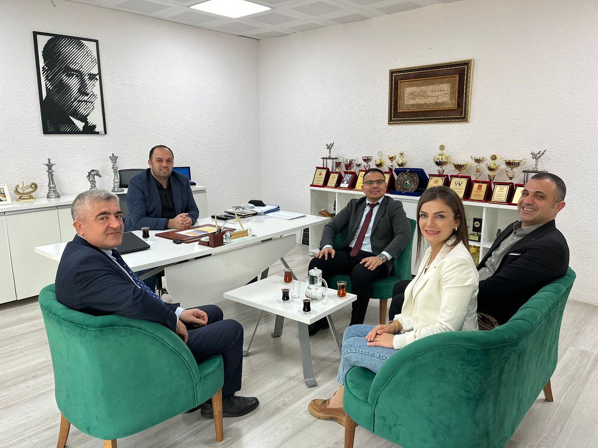 Bakanlığımız ile Gençlik ve Spor Bakanlığı arasında imzalanan işbirliği protokolü  kapsamında denetimli serbestlik tedbiri altında bulunan suça sürüklenen çocuklara yönelik yapılacak olan faaliyetlere ilişkin İskenderun İlçe Gençlik Merkezi Müdürlüğüne ziyaret gerçekleştirildi.