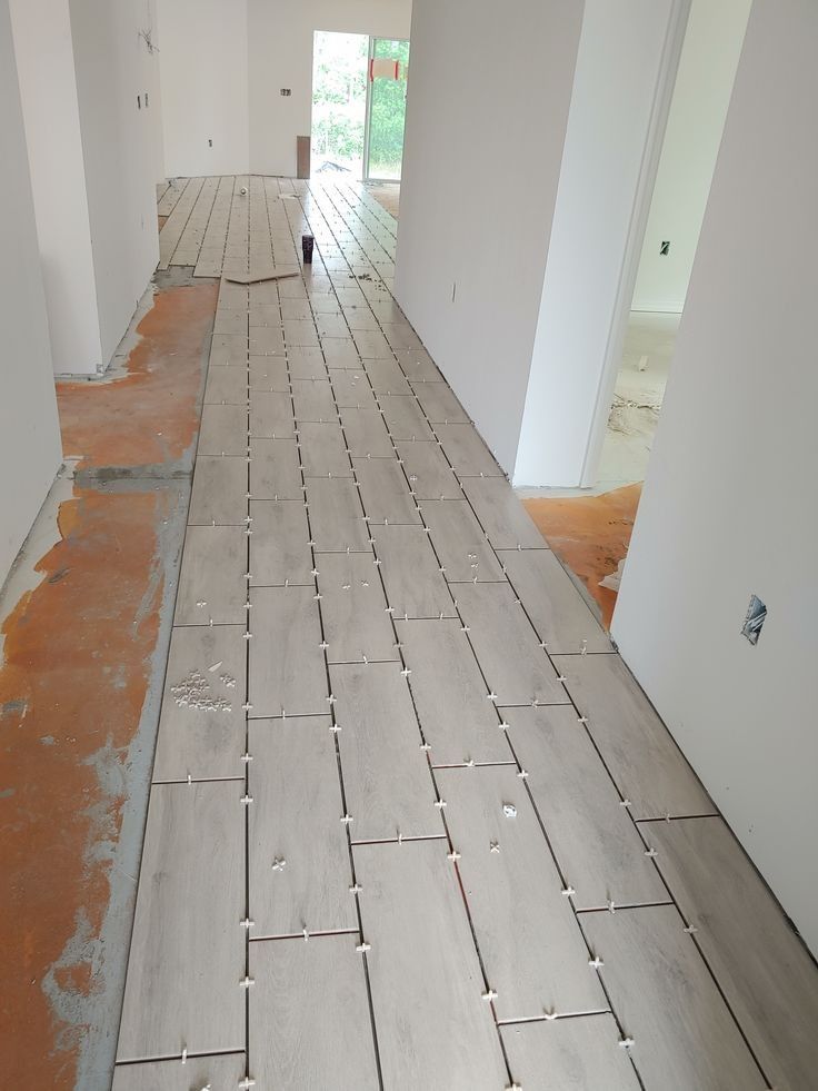 🏠🔧 كثير يشتكون من مشاكل بالبلاط والترويبة بعد التركيب.. السبب؟ تنفيذ خاطئ أو اختيار مواد غير مناسبة
عشان تضمن بلاط متين وجميل ويعيش معك سنوات، اتبع هالنصائح:

1️⃣ شروط تنفيذ البلاط:

الدفان ما يزيد عن 15 سم

استخدم فواصل تمدد للأسطح والأحواش

خلّ الفاصل بين البلاط والجدار 1 سم