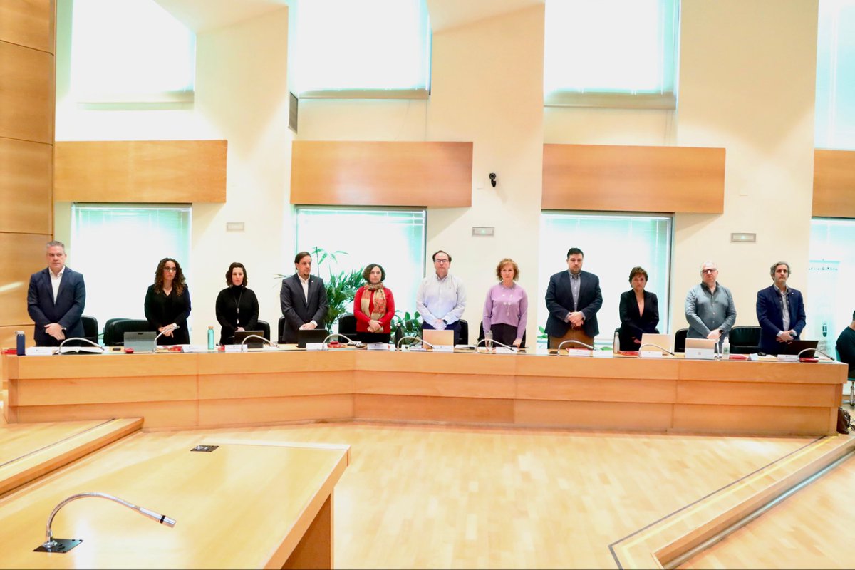 Último Pleno del año en #Alcobendas ✅

Un Pleno para llevar al Ayuntamiento y poner encima de la mesa las preocupaciones que nos trasladan los vecinos y vecinas en la calle y en el día a día.

Eso es lo que hacemos en cada Pleno: escuchar, señalar lo que no funciona y exigir