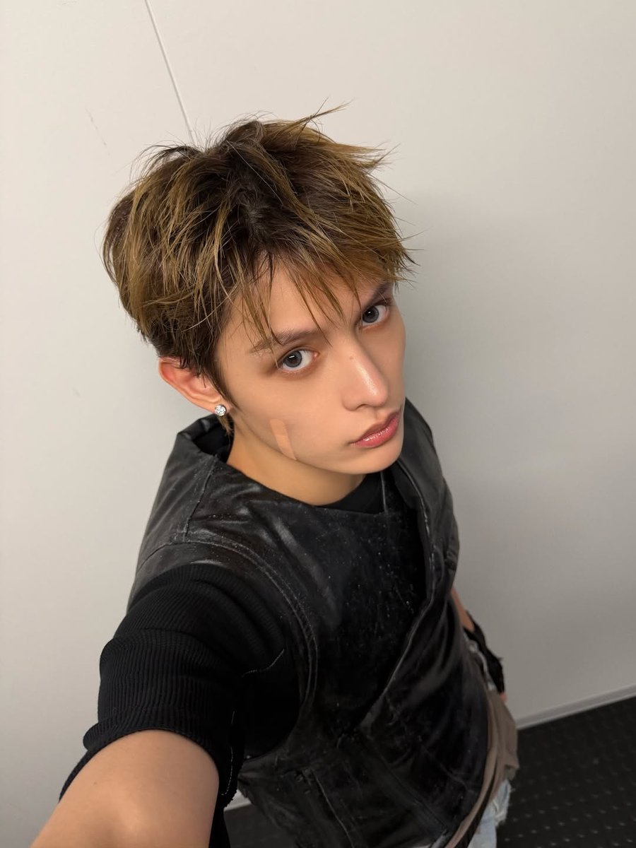 zhaoyufancokr's tweet image. [251218] #JAMES Instagram Update

🫵

#CORTIS #코르티스