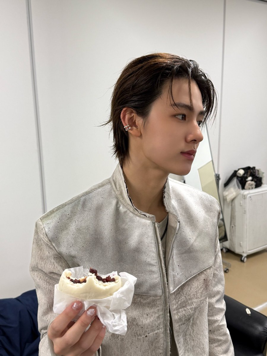 seonghyeonpics's tweet photo. #SEONGHYEON #성현 https://t.co/JYgFyM9ONN