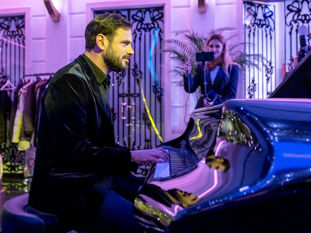 VirtuososTalent's tweet image. @PlacidoDomingo , HAUSER &amp;amp; @dimash_official unite for a once-in-a-lifetime concert in Budapest and a press conference was held yesterday. 
Dimash shared a message, and the video will be published on Dec 19 on Virtuosos YouTube. 

8 Apr 2026 
Tickets: broadwayticket.jegy.hu/program/doming…