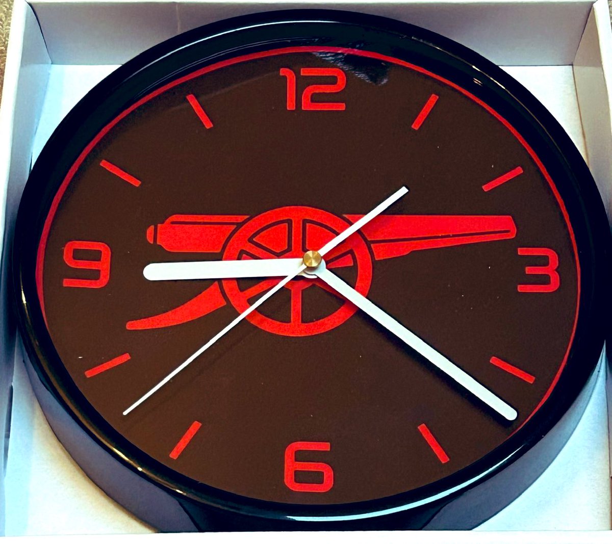 🎄🚨 XMAS GIVEAWAY + LIVE SHOW ALERT 🚨🎄

We’re giving away an ABSOLUTE FESTIVE BANGER tonight on the
🔥 CANNON &amp; JONEZY XMAS SPECIAL 🔥

🎨 A stunning Xmas Gabriel Jesus Arsenal print by <a href="/ruthbeckart/">Ruth Beck Art 🔴⚪️🎨</a>
🕰️ An iconic Arsenal Footy Clock from <a href="/ClassFootyClock/">Classic Football Clocks</a>
🏆 ONE LUCKY WINNER –