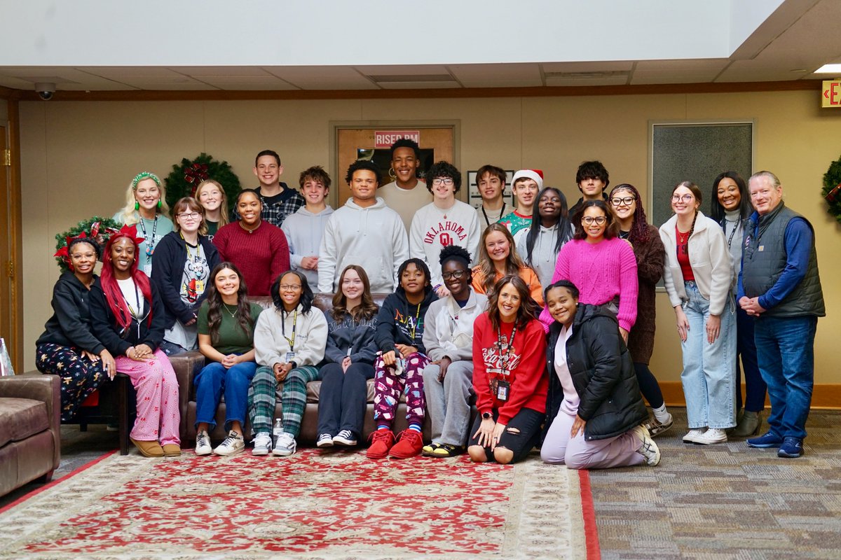 middelnews's tweet photo. We appreciated the opportunity to meet with our Superintendent Student Advisory Board yesterday. Their feedback provides a valuable student perspective on important school-related topics. We also enjoyed incorporating a little holiday fun into our time together. #mdpurpose https://t.co/BMpd6669re