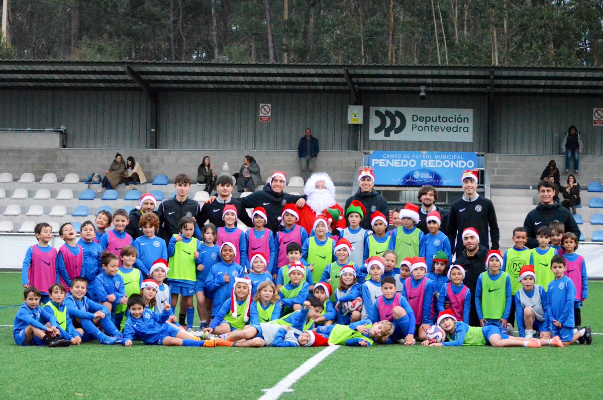 Gracias pola sorpresa Santa 🎅🙂

#santaiscoming #santaclaus #papánoel #navidadnavidad #merrychristmas #escueladefutboldenissuarez