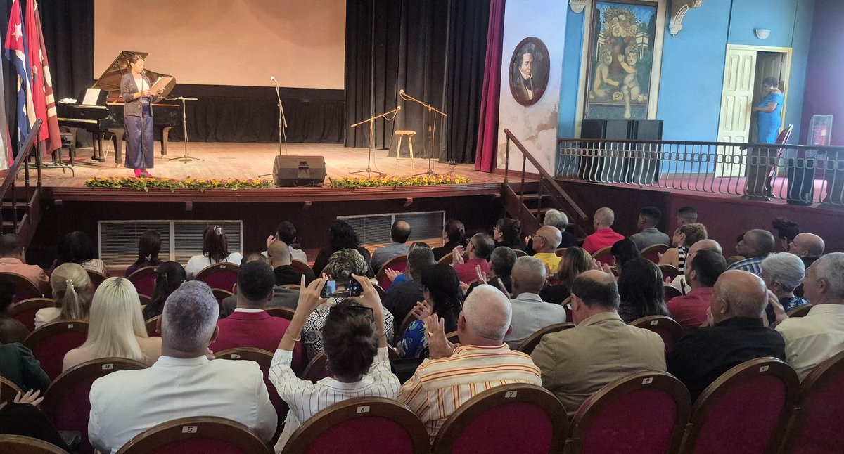 "Claustro Solemne" de la Universidad de Ciencias Médicas de Granma, a las puertas de el 43 aniversario de fundada esta casa de altos estudios. Se entregaron los "Premios de la Rectora" a profesionales destacados en esferas del quehacer docente, científico y administrativo.