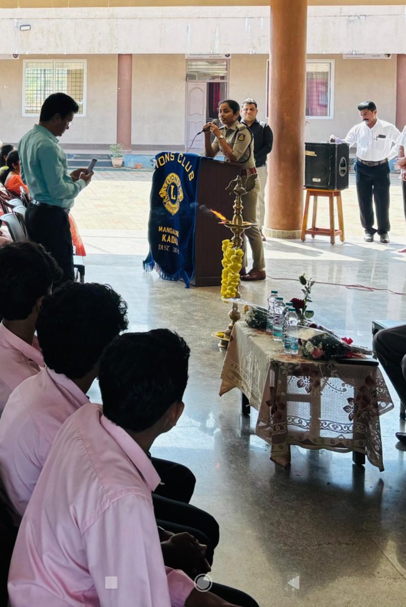 ಈ ದಿನ ದಿನಾಂಕ 18-12-2025 ರಂದು ಕೊಣಾಜೆ ಪೊಲೀಸ್ ಠಾಣಾ ವ್ಯಾಪ್ತಿಯ ಮುಡಿಪು ಸರ್ಕಾರಿ ಪದವಿ ಪೂರ್ವ ಕಾಲೇಜ್ ನಲ್ಲಿ  ವಿದ್ಯಾರ್ಥಿಗಳಿಗೆ ಮಾದಕ ದ್ರವ್ಯಗಳ ಸೇವನೆ ಇಂದ ಆಗುವ ದುಷ್ಪರಿಣಾಮಗಳ ಬಗ್ಗೆ ಮತ್ತು ಸೈಬರ್ ಅಪರಾಧಗಳ ಬಗ್ಗೆ ಕಾರ್ಯಾಗಾರ ನಡೆಸಿ ಮಾಹಿತಿ ನೀಡಲಾಗಿರುತ್ತದೆ.