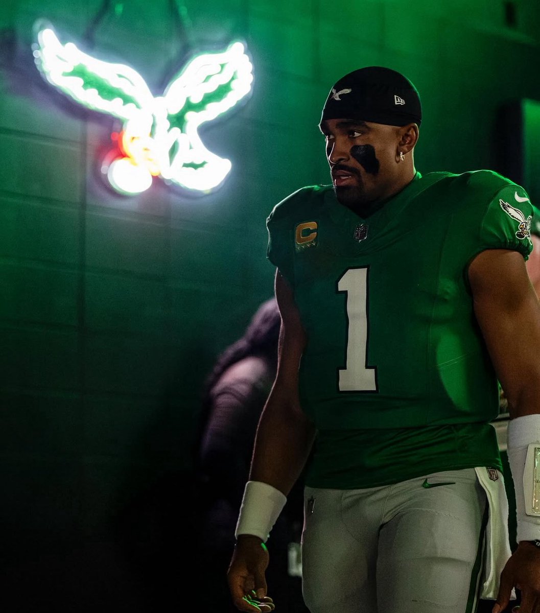 tomstakes's tweet image. Jalen Hurts is one win away from being the first QB in NFL history to make the playoffs in 4 straight years with 4 different offensive coordinators.

HE IS THE SYSTEM 🦅