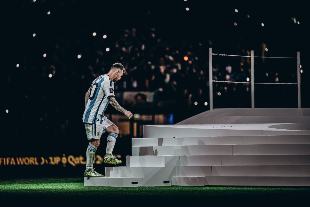 cule7m's tweet image. قالوا الاسطورية تقاس ببطولة دولية ؟
- ميسي حقق الكوبا 

قالوا الكوبا بطولة فلاحين مب مقياس ؟
- ميسي حقق الفينالسيما ضد بطل اليورو

الفينالسيما بطولة جديدة مب مقياس ؟
- ميسي حقق المونديال

ها نحن ذا بالذكرى السنوية الثالثة اللي الجمت الافواه واخرست الحاقدين .. وافرحت العشاق 💙