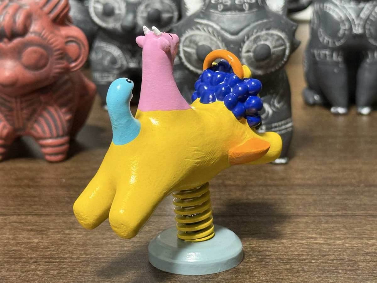 妄物殿での産物:
幻獣遊具〜キマイラ〜
ヤギの表情に癒されます😇
ちょっとポンデ味のあるたてがみもかわいい😍

#zozoï
#妄物殿
#妄想工作所