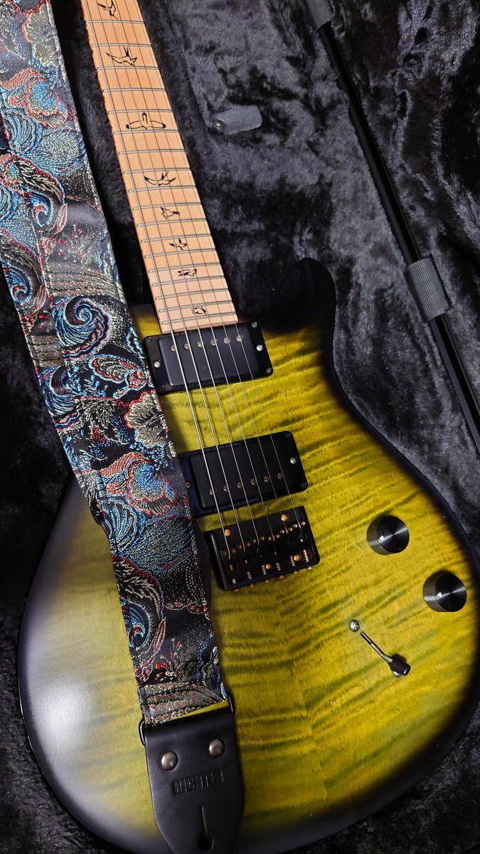 Richter strapsのBrocade買いました！！
カッコええ🤤

ユーロ高いけど本国サイトで20%OFFのクーポン出てたんでついいってしまった