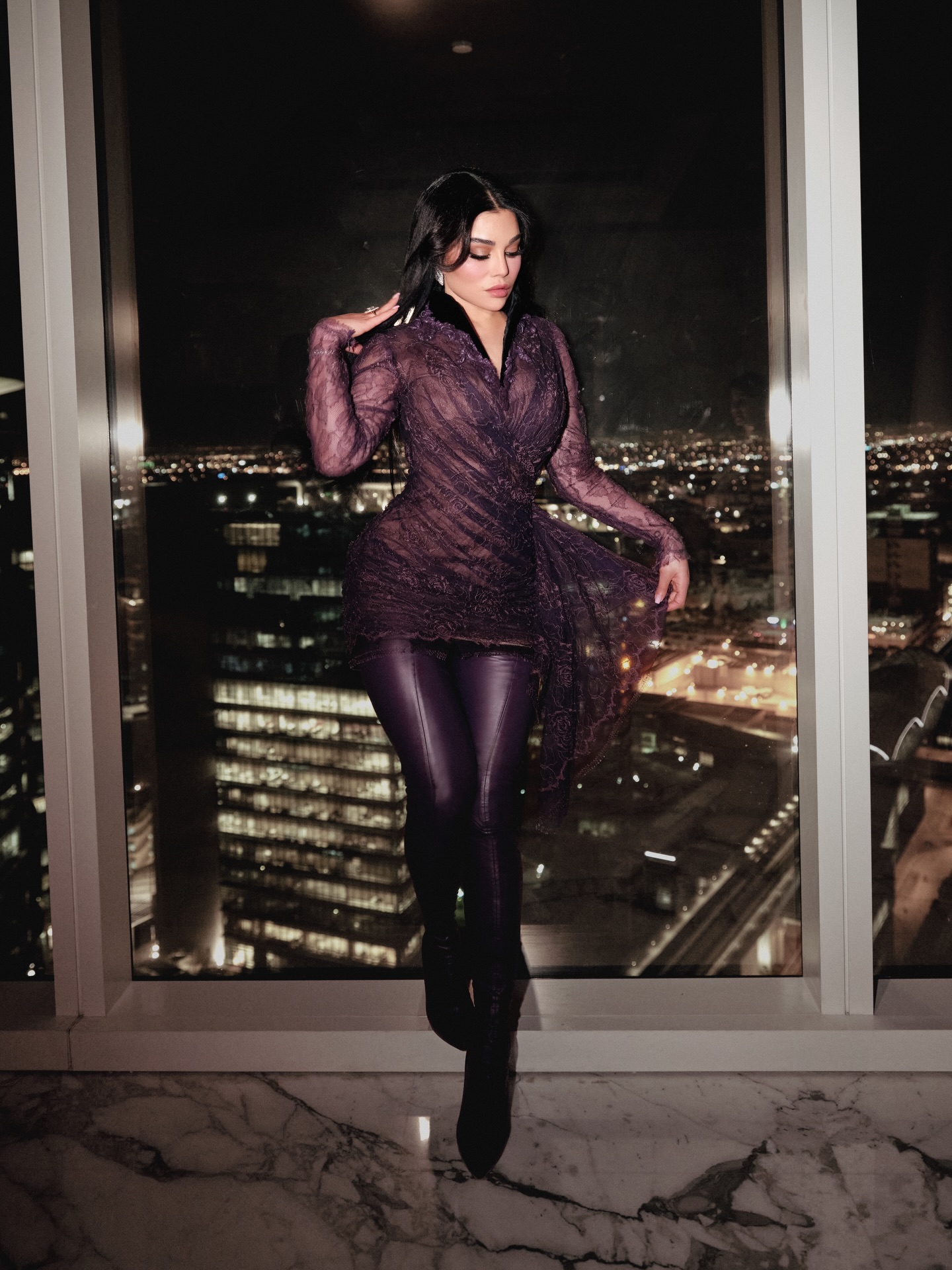 من هيفاء وهبي الي درة.. لمسات الدانتيل تضفي الفخامة على إطلالات النجمات في وداع عام 2025. اكتشفي أجمل تنسيقاتهن 