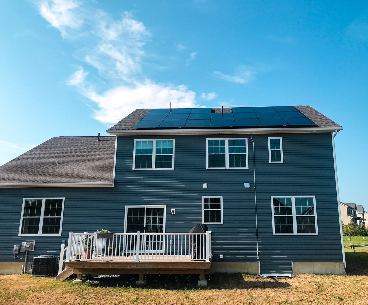 A solar powered roof = a smarter home! Solar is just one of many ways to make your home more energy efficient.

#KasselmanSolar #solar #solarenergy #solarsavings