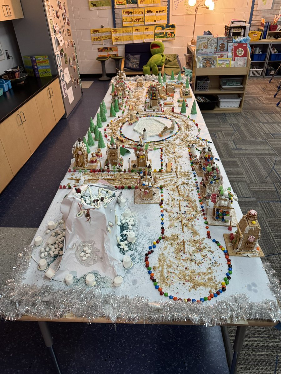 Dr_Rob_Jackson's tweet image. So much fun traipsing down Gingerbread Lane on the Second Grade Hallway at Fairview Elementary School! There is a lot of joy being in our schools! #LeadTheClimb