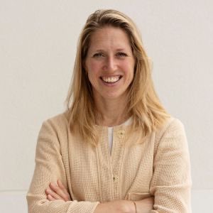 Mw. #Linthorst van #vvdhaarlemmermeer vraagt naar de milieustraat in Nieuw-Vennep. Hoe worden de inwoners geinformeerd? De wethouder geeft aan dat de inwoners zijn geinformeerd via social media, internet en push berichten. Het is jammer dat het is uitgesteld vanwege veiligheid.