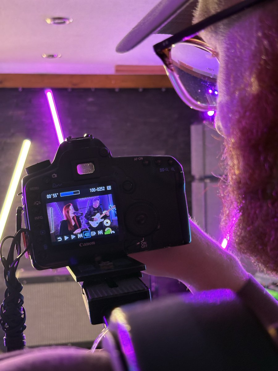 Adele & Andy tweet media