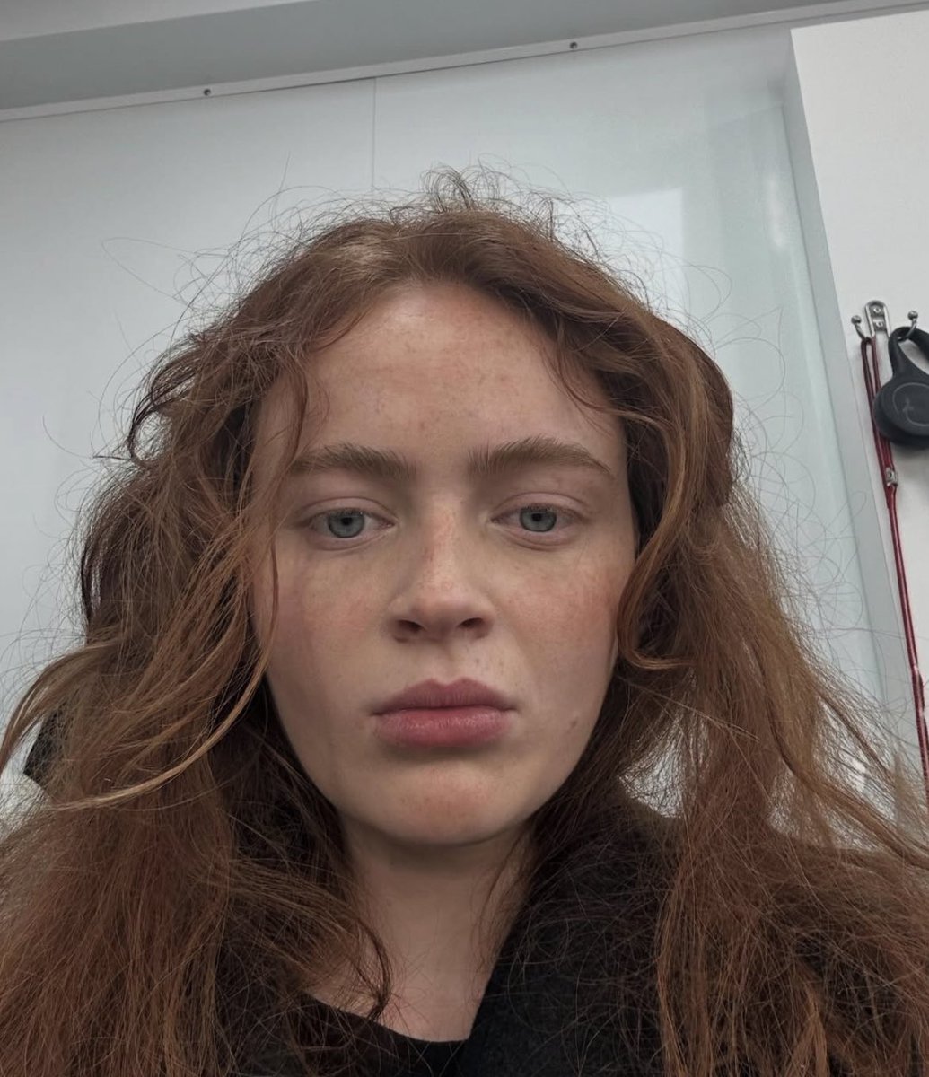 FilmUpdates's tweet image. Sadie Sink shares new pictures from the set of ‘STRANGER THINGS’ Season 5.