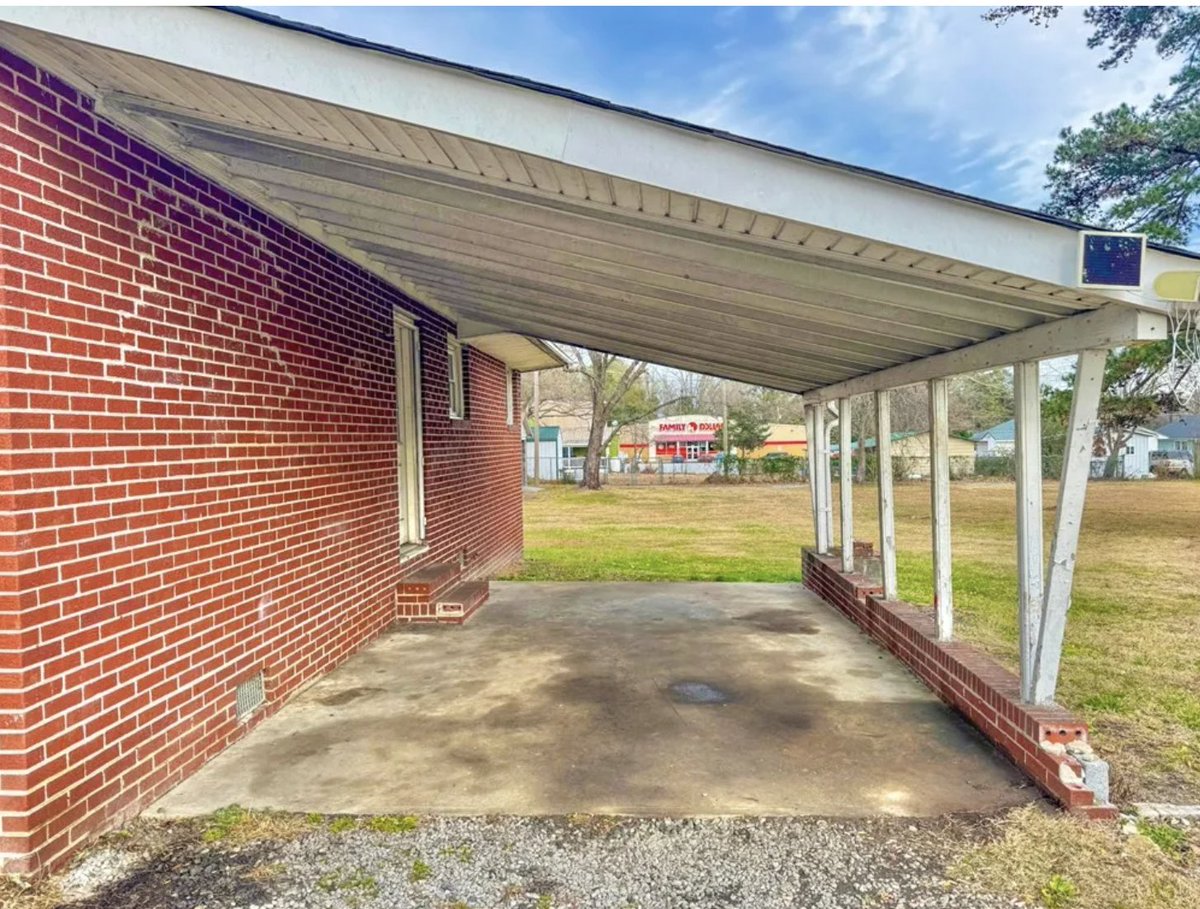 oldhouseunder50's tweet image. #MidCentury #Ranch #Home in #Virginia on Over Half an Acre Ready for Creative Vision – $95K. oldhousesunder100k.com/mid-century-ra…