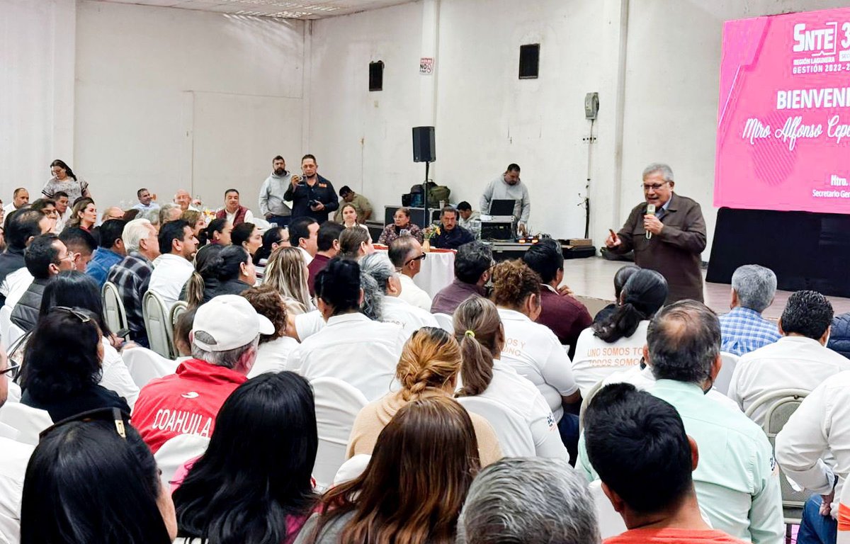 🟠El Mtro. Alfonso Cepeda Salas, Srio. Gral. del #SNTE, se reunió en #Torreón con la estructura sindical de la #Sección35, dirigida por el Prof. Arturo Díaz González, para informar sobre los logros de la organización a lo largo del año, y afirmó que en 2026 habrá un mayor avance
