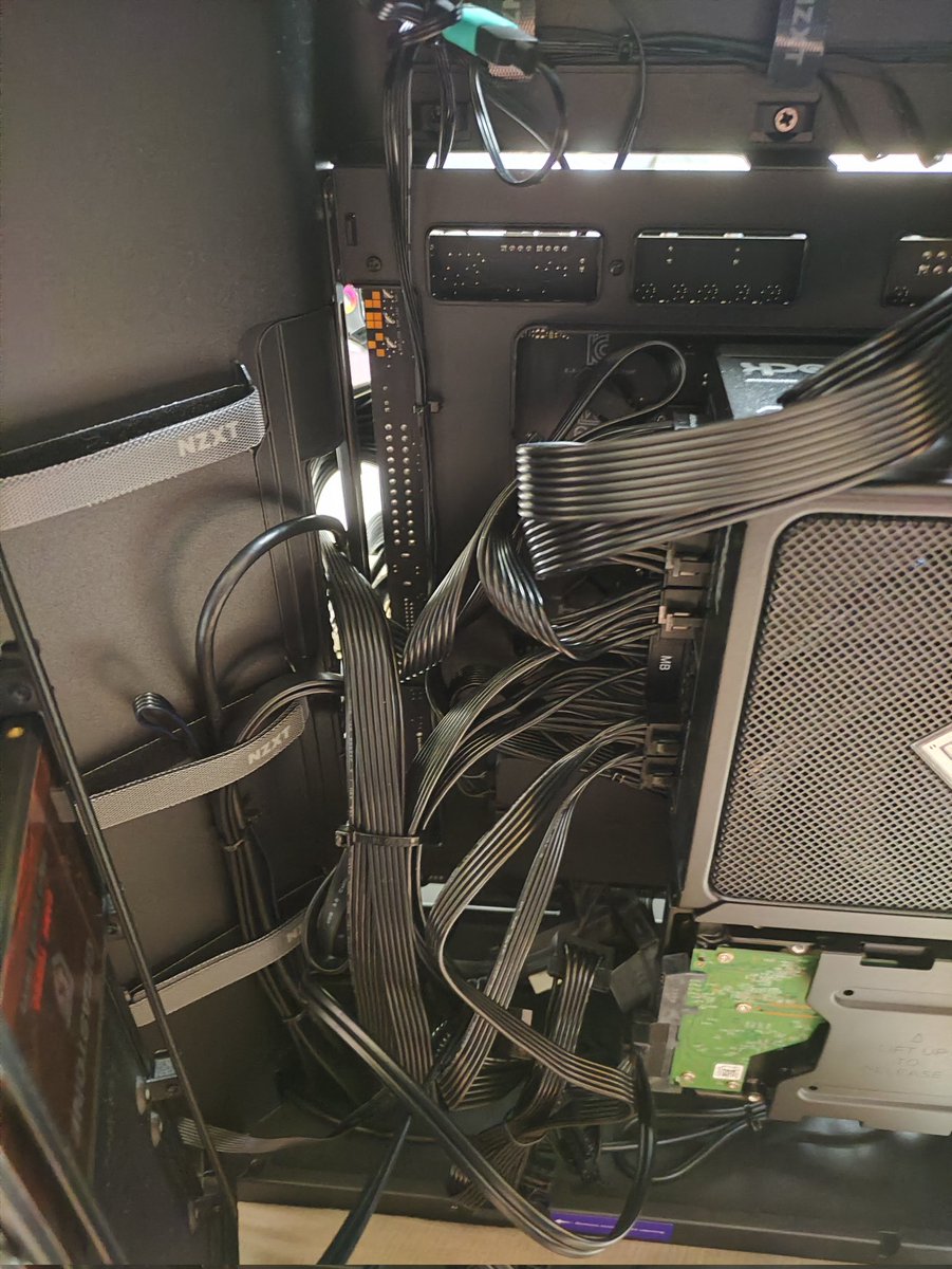 getaページ 買ってきたHDDを取り付けて復旧 ここにツール類が入ってたの