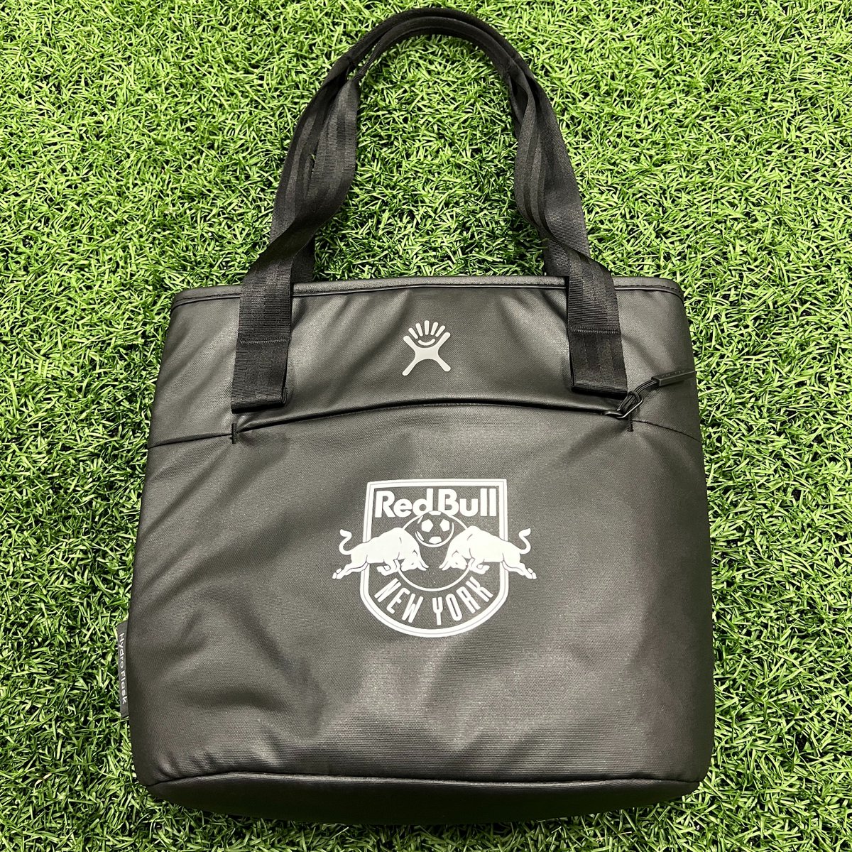 RBNYHelp's tweet image. Available on Members+ today:  

- Hydro Cooler
- License Plate Frame 

Link: newyorkredbullsmembers.com/login