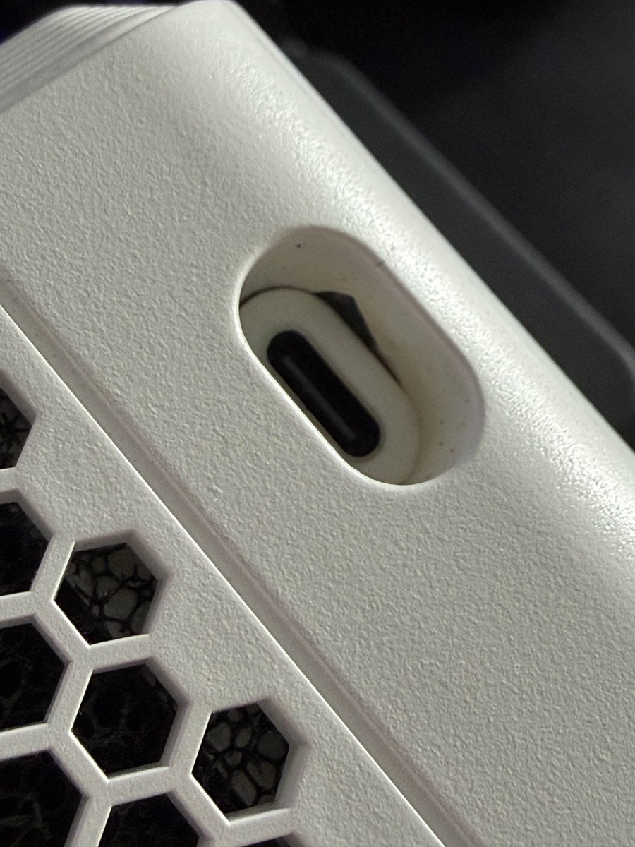 If you haven’t been following - Figured I’d update everyone.

June submitted a Black Nano 3S for a melted USB-C for service.

Received a WHITE Nano 3S back from service, likely refurb or new.

The white nano 3S USB-C melted 5 months later (reddit.com/r/SoloSatoshi/…)

Submitted for