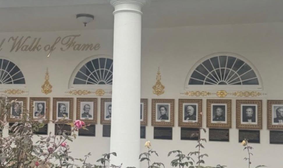 SethAbramson's tweet image. This makes Graceland look like the Louvre