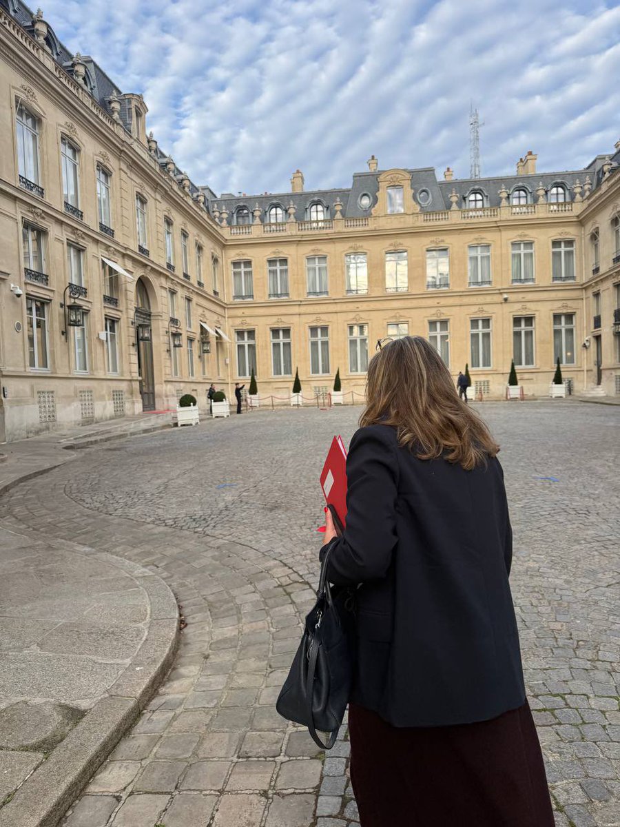 francletkarine's tweet photo. 🚨 #Sécurité à @aubervilliers93
Rencontre avec le ministre de l’Intérieur sur la situation à Villette/4Chemins et Porte d’Aubervilliers.
Remise de la pétition de +700 habitants : une attente claire, plus de sécurité et de présence de l’État.
Mobilisation aux côtés des habitants. https://t.co/lBrh82WwB4