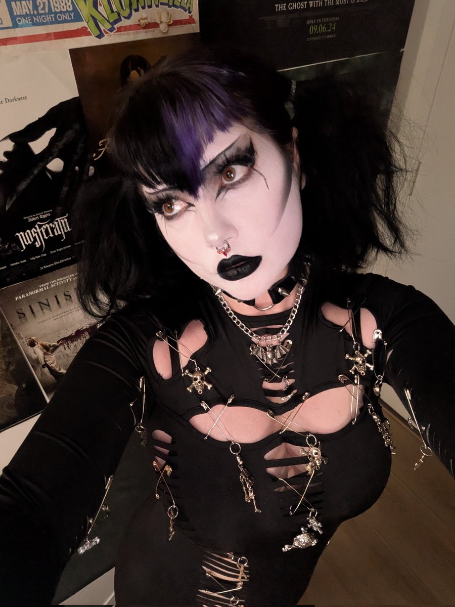 i went to a goth club last night! i made the dress myself a year ago and  finally got to wear it 😄🖤