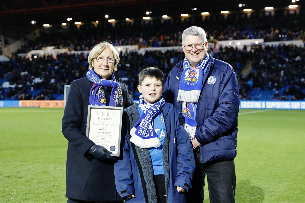 The family of Dennis Herod received his SCAN certificate at Edgeley Park. 13/12/25. #stockportcounty