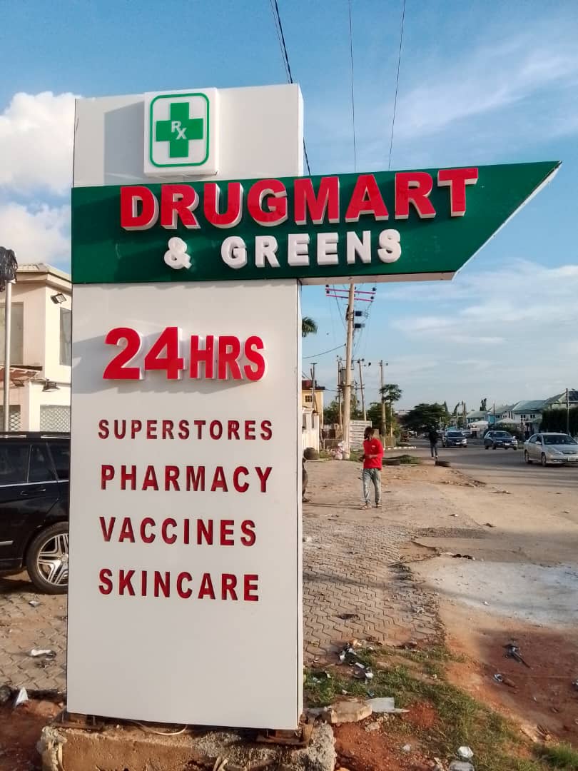 emani23_'s tweet photo. High-visibility pharmacy signage for clear brand communication.

#OutdoorSignage #BusinessBranding #RetailSignage #gnosixtech https://t.co/uxcKY8aHY6
