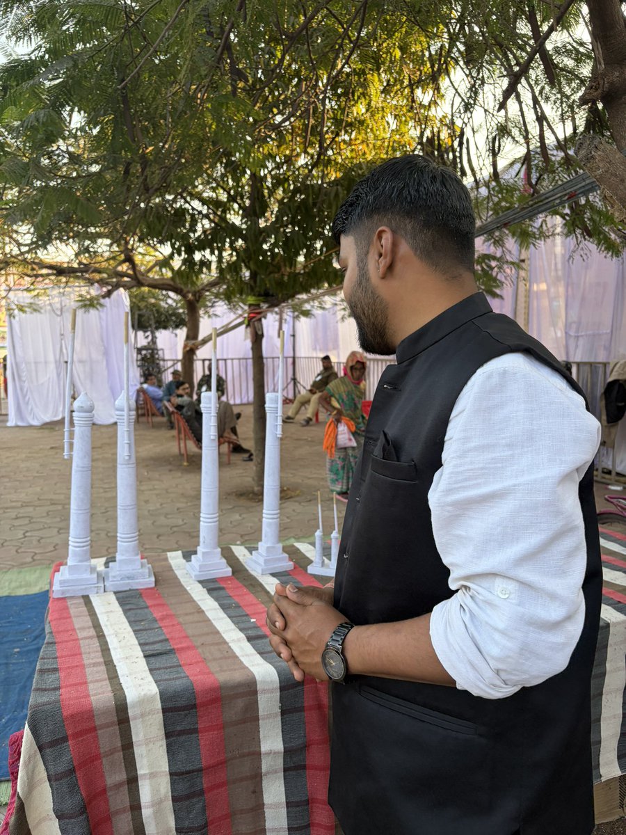 labheshghosh's tweet image. गुरु घासीदास बाबा जयंती की पावन बेला में, सतनाम भवन भिलाई में CM के कार्यक्रम के बीच, एकता और शांति का प्रतीक सफेद रंग… प्रेम का रंग भी सफेद ही है… गुरु घासीदास बाबा की यही सीख- समर्पण और शांति का मार्ग।

जय सतनाम 🙏🏻 गुरु घासीदास बाबा की जय 🏳️