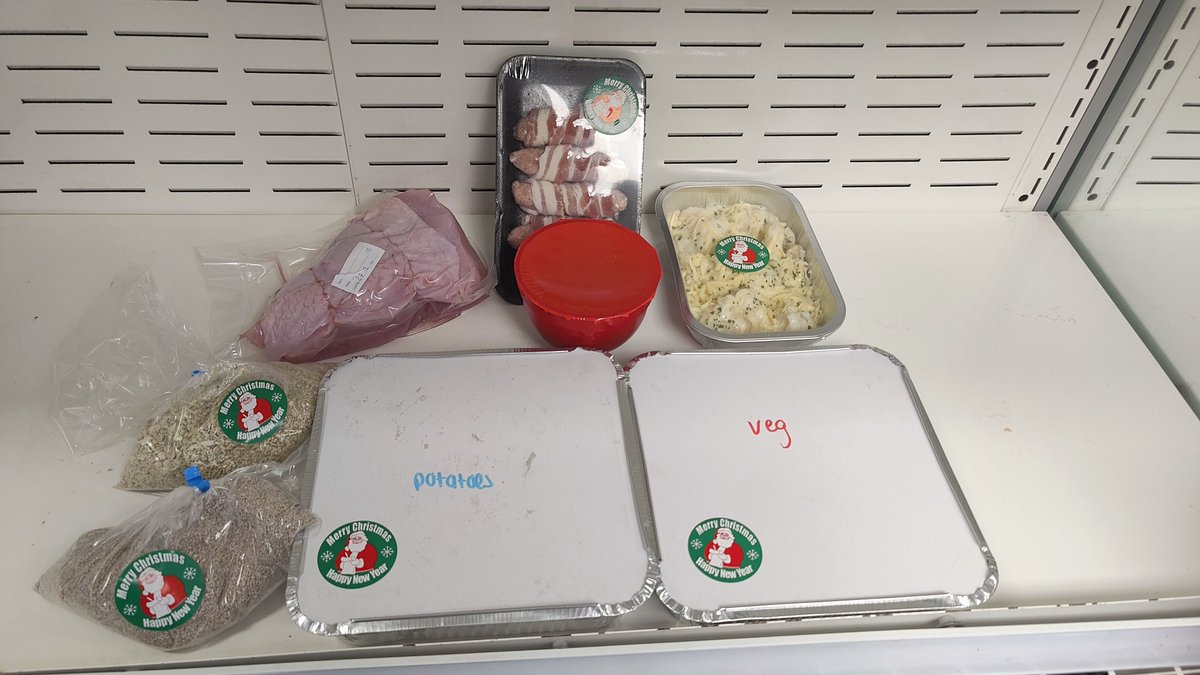 RandomActsOrg's tweet image. Toby stepped in to help staff affected by a local restaurant's sudden closure before the holidays. Partnering with a local butcher, he arranged Christmas meals for the staff and their families, bringing comfort and a touch of holiday magic to those who have served their region.