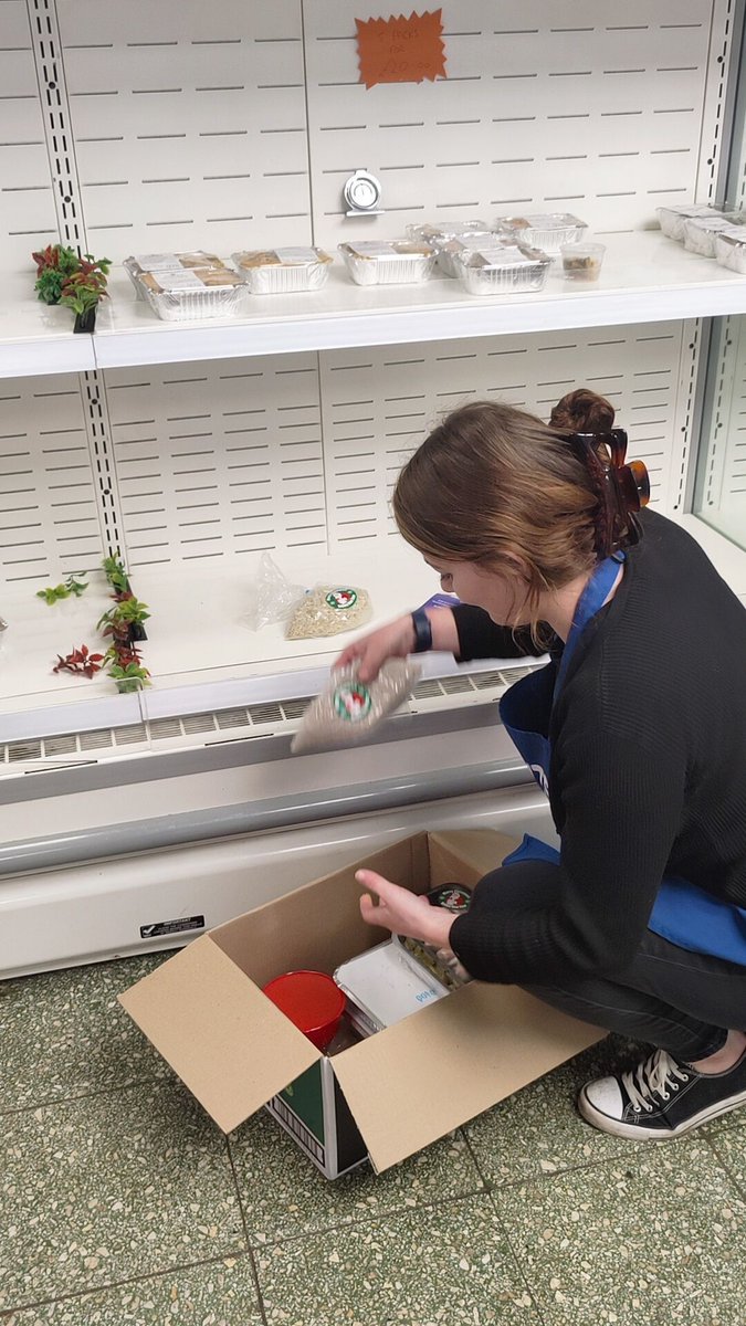 RandomActsOrg's tweet image. Toby stepped in to help staff affected by a local restaurant's sudden closure before the holidays. Partnering with a local butcher, he arranged Christmas meals for the staff and their families, bringing comfort and a touch of holiday magic to those who have served their region.