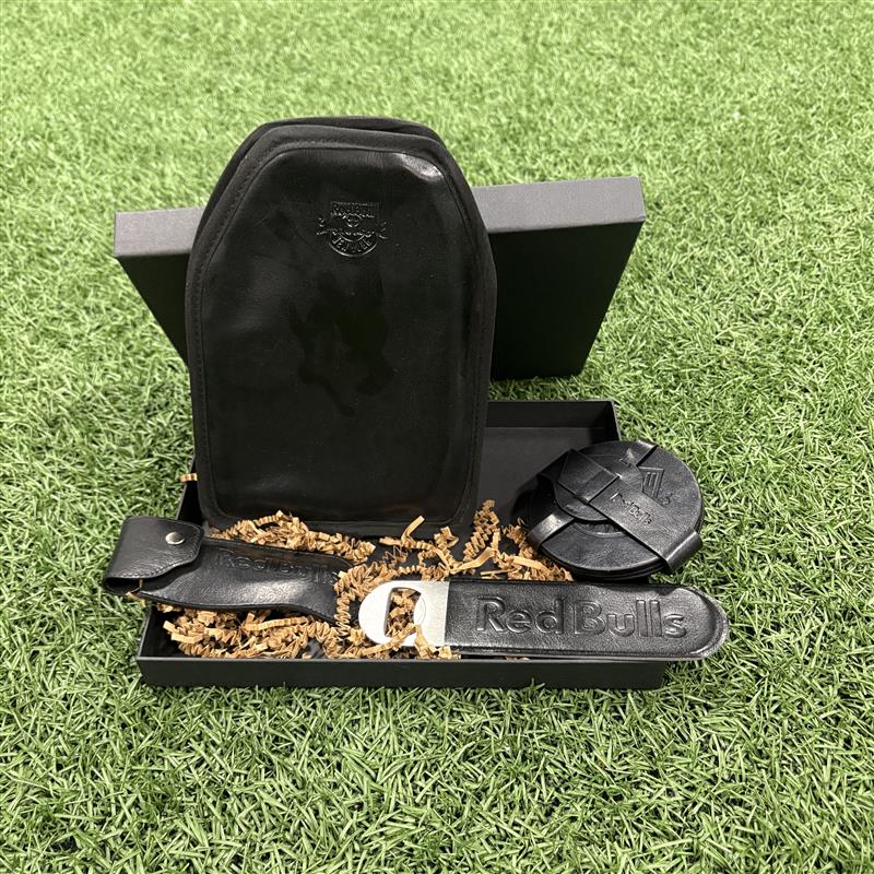 RBNYHelp's tweet image. Available on Members+ today:  

- Vineyard Vines Quarter-Zip
- Wine Set 

Link: newyorkredbullsmembers.com/login