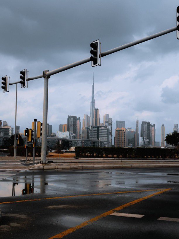 اللهم إني أسألك بأني أشهد أنك أنت الله لا إله إلا أنت الأحد الصمد الذي لم يلد ولم يولد ولم يكن له كفواً أحد بأن تُرني عجائب قدرتك في تيسير أمري ورجوعي إلى الإمارات يارب عشت فيها 14 سنه متتاليه وما شوفت من شعبها غير كل طيب ومنهم لله إللي  ظلموني 🤲 يارب إحفظ شيوخ دولة الإمارات 🇦🇪