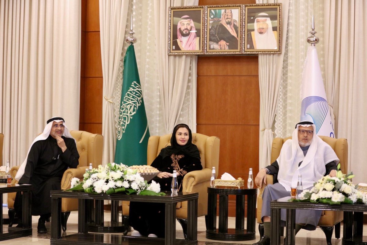 taibahu's tweet photo. #جامعة_طيبة تستقبل اليوم
وفد المركز الطبي الدولي @imchospitalsa 
يتقدّمهم رئيس مجلس الإدارة 
الرئيس التنفيذي د. وليد فتيحي
ورحّبت رئيسة الجامعة بالوفد
حيث جرى توقيع اتفاقية تعاون
تعزّز مجالات الشراكة 
الأكاديمية والتطويرية بين الجانبين. https://t.co/uHG3HpzbRy