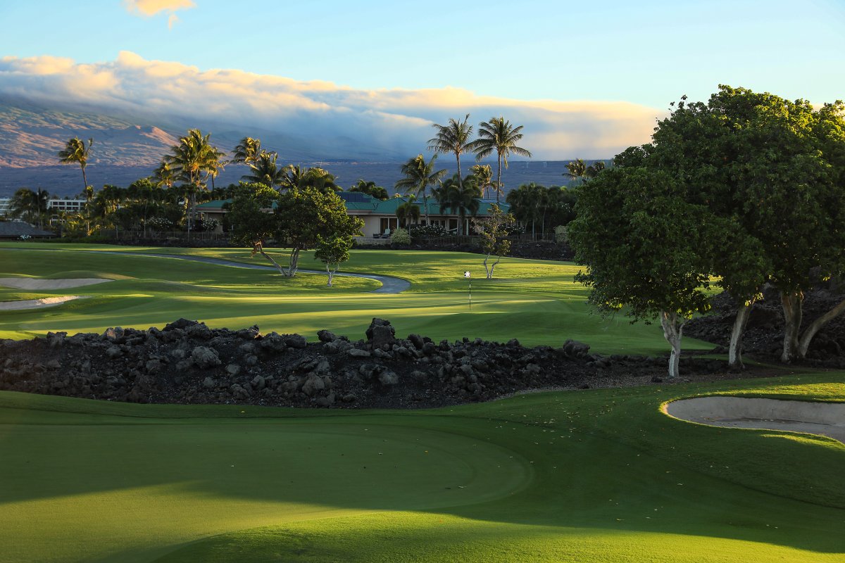 South Course, Hole 14. Where dramatic views meet thoughtful shot-making along the Kohala Coast. What’s your favorite hole to play here? #MaunaLani