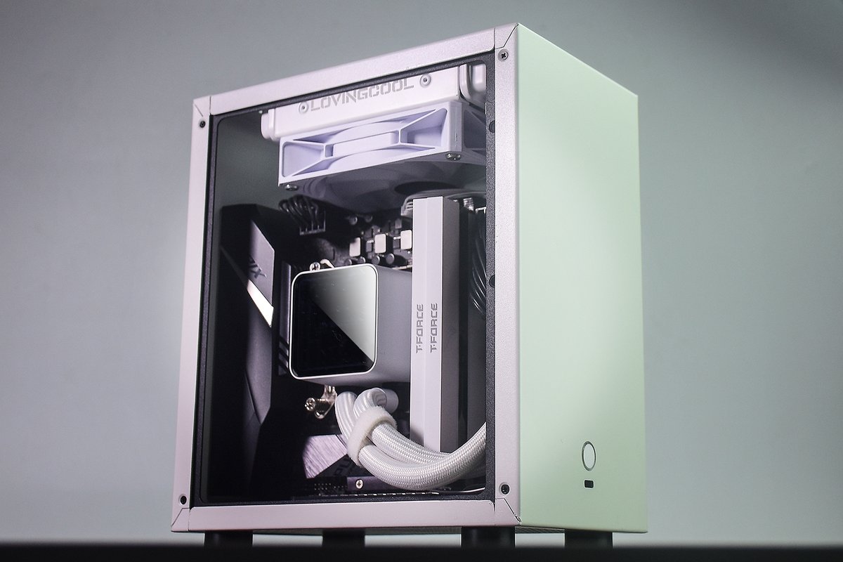 geeekstore's tweet photo. White x performance x compact size
#geeekcase #m21 #m31 #sffpc #miniitx #smallformfactor #pcbuild https://t.co/5cKtPn7qo3